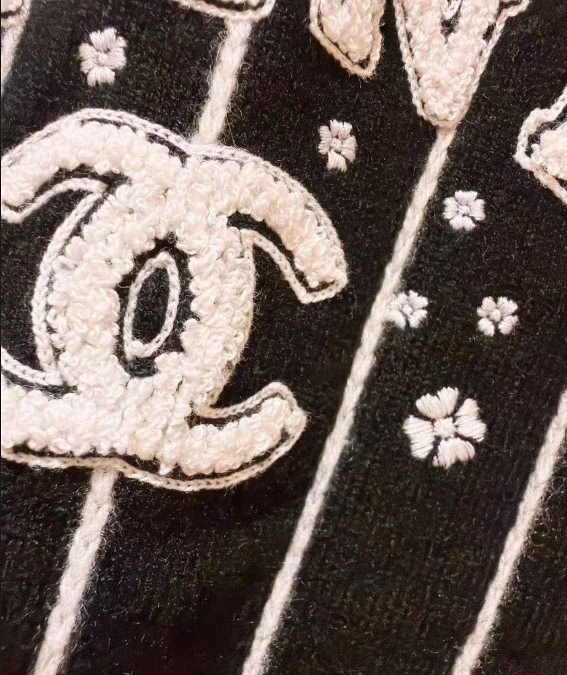 Chanel Chanel 2023 Black Stripe Cashmere Sweater. Size XS / US 0-2 / IT 36-38 - 6 Thumbnail
