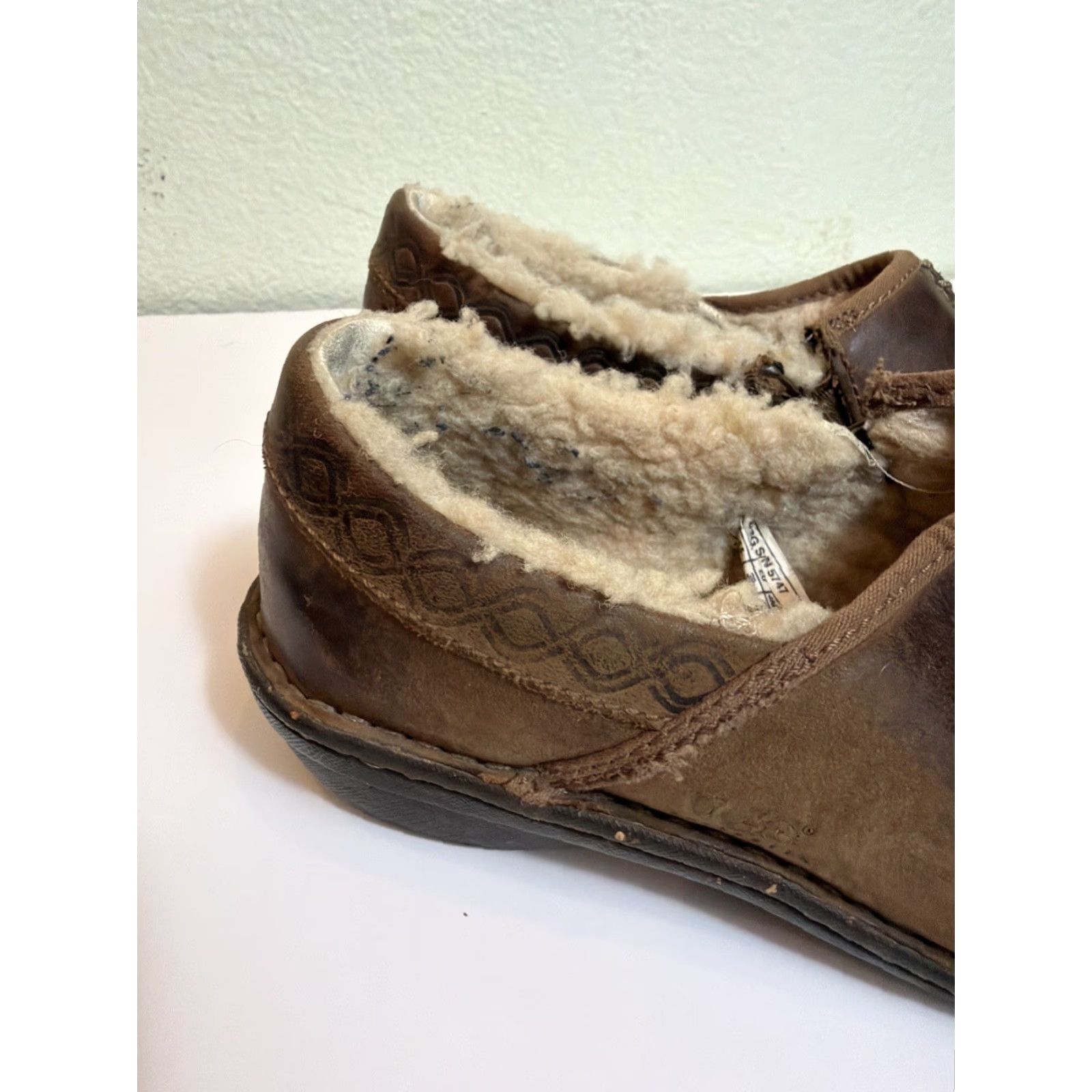 Ugg UGG® Australia 5747 Bettey Shearling Lined Driving Leather Loafers Clogs Sz 8 Size US 8 / IT 38 - 4 Thumbnail