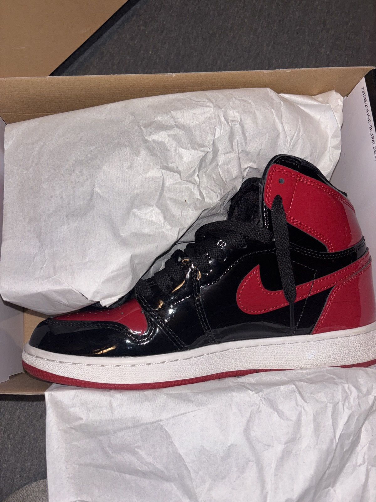 Jordan Brand 2021 Air Jordan 1 Retro High OG'Patent Bred' Size US 6 / EU 39 - 5 Thumbnail