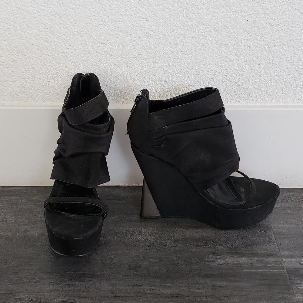 Designer Black Strapped Fahrenheit Booties Size US 7 / IT 37 - 3 Thumbnail