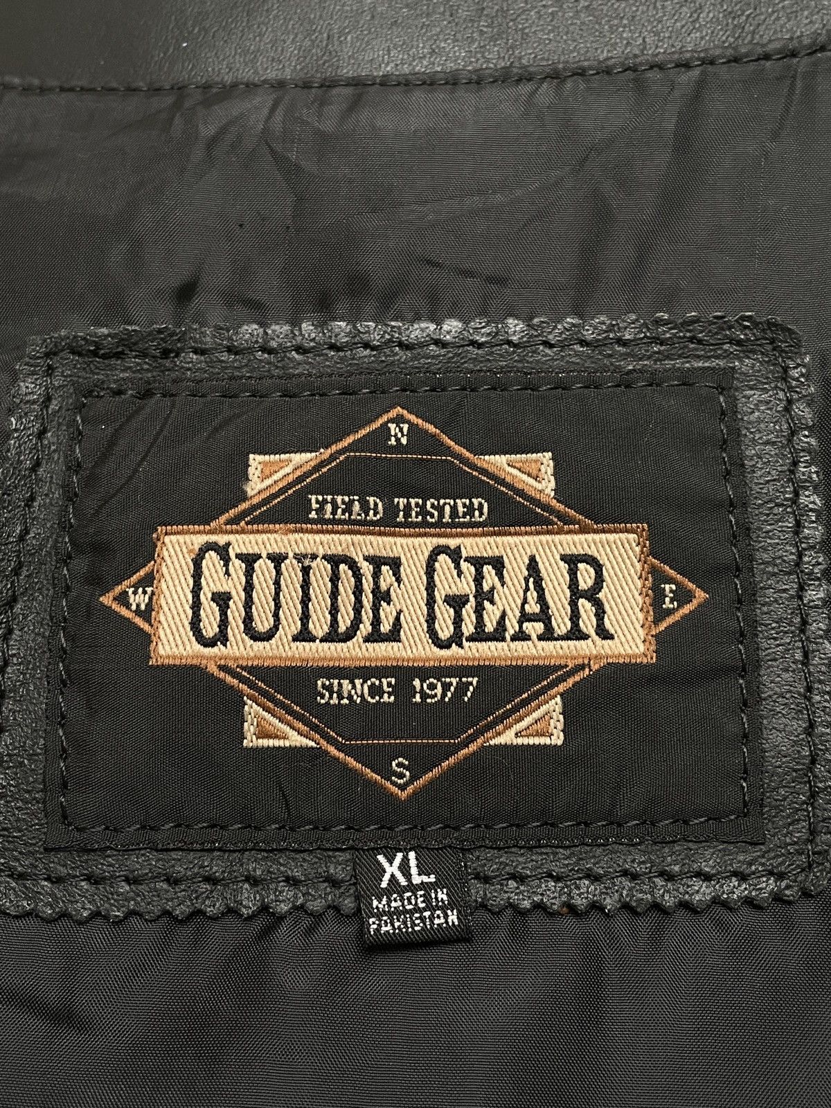 Vintage Vintage Brand Guide Gear Leather Vest 1970s Size US XL / EU 56 / 4 - 9 Thumbnail