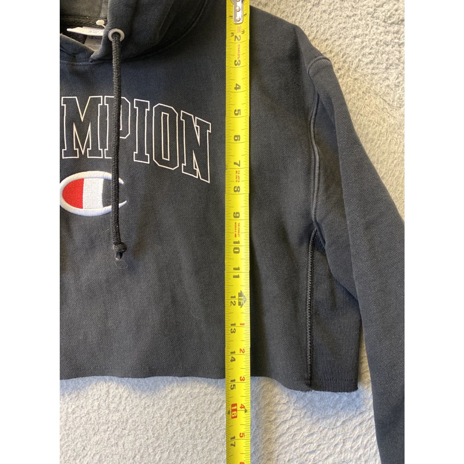 Champion Champion Hoodie Black Cropped Hoodie Sweatshirt Size Small womens /56-42 Reversible Product Line: Champion Reverse Weave Size S / US 4 / IT 40 - 6 Thumbnail