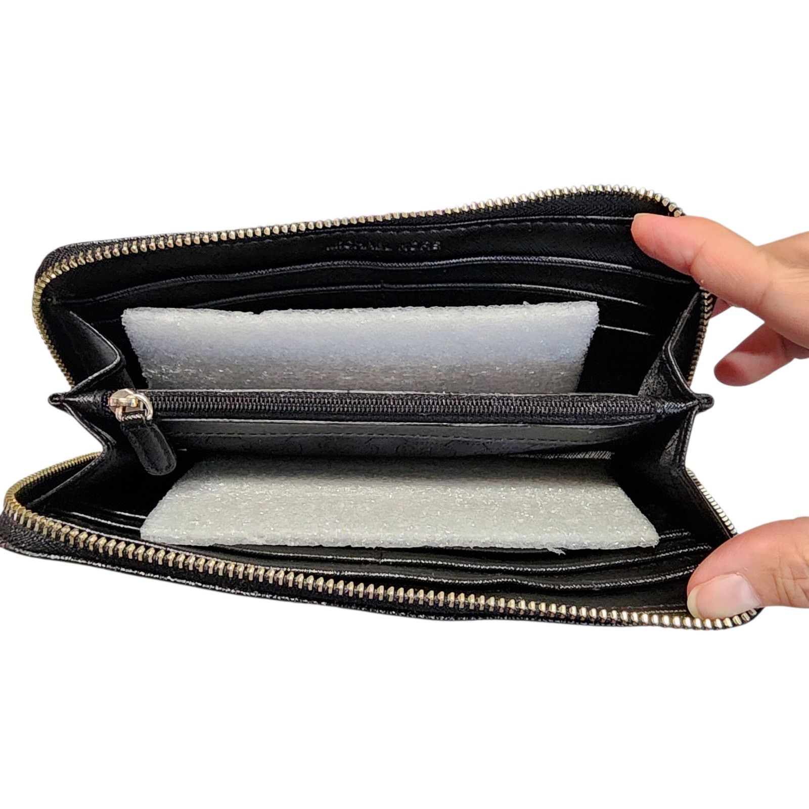 Michael Kors Michael Kors Jet Set Continental Zip Around Wallet Vintage Size ONE SIZE - 4 Thumbnail