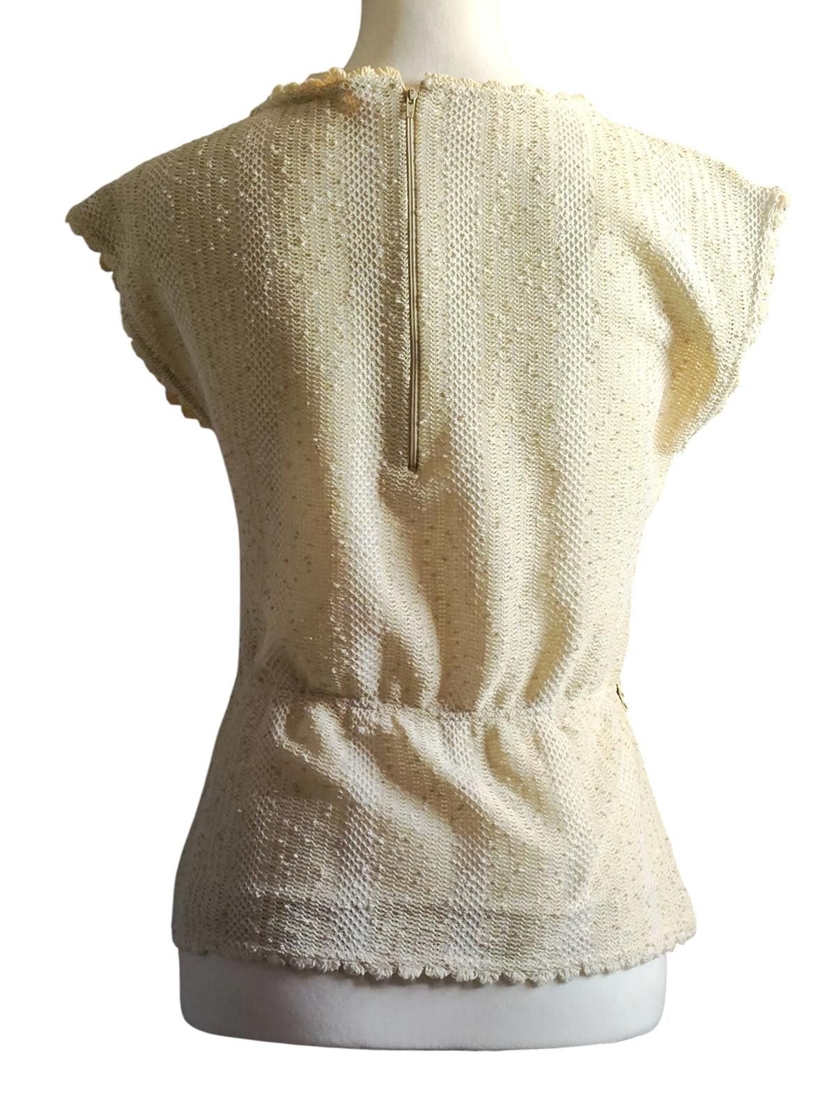 Designer Cream Textured Sleeveless Knit Top with Waist Detail Size M / US 6-8 / IT 42-44 - 5 Thumbnail