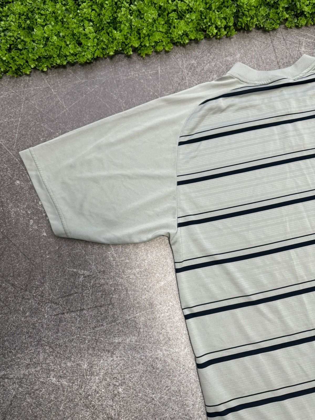 Nike Vintage Nike Center Logo Striped T-Shirt Y2K Size US L / EU 52-54 / 3 - 11 Thumbnail
