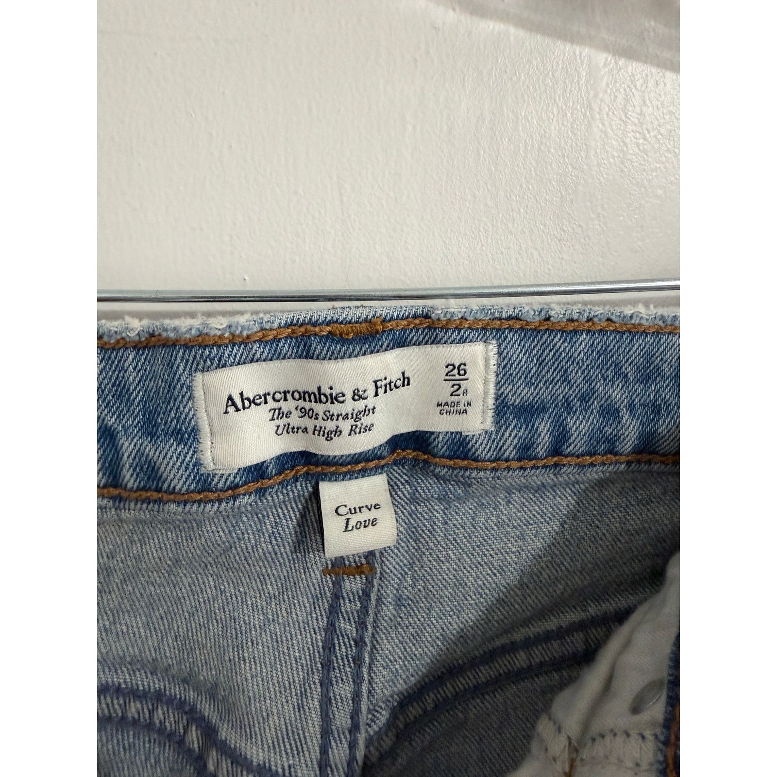 Abercrombie & Fitch Abercrombie The 90s Straight Ultra High Rise Jeans Size 26/2 Size 26" / US 2 / IT 38 - 4 Thumbnail