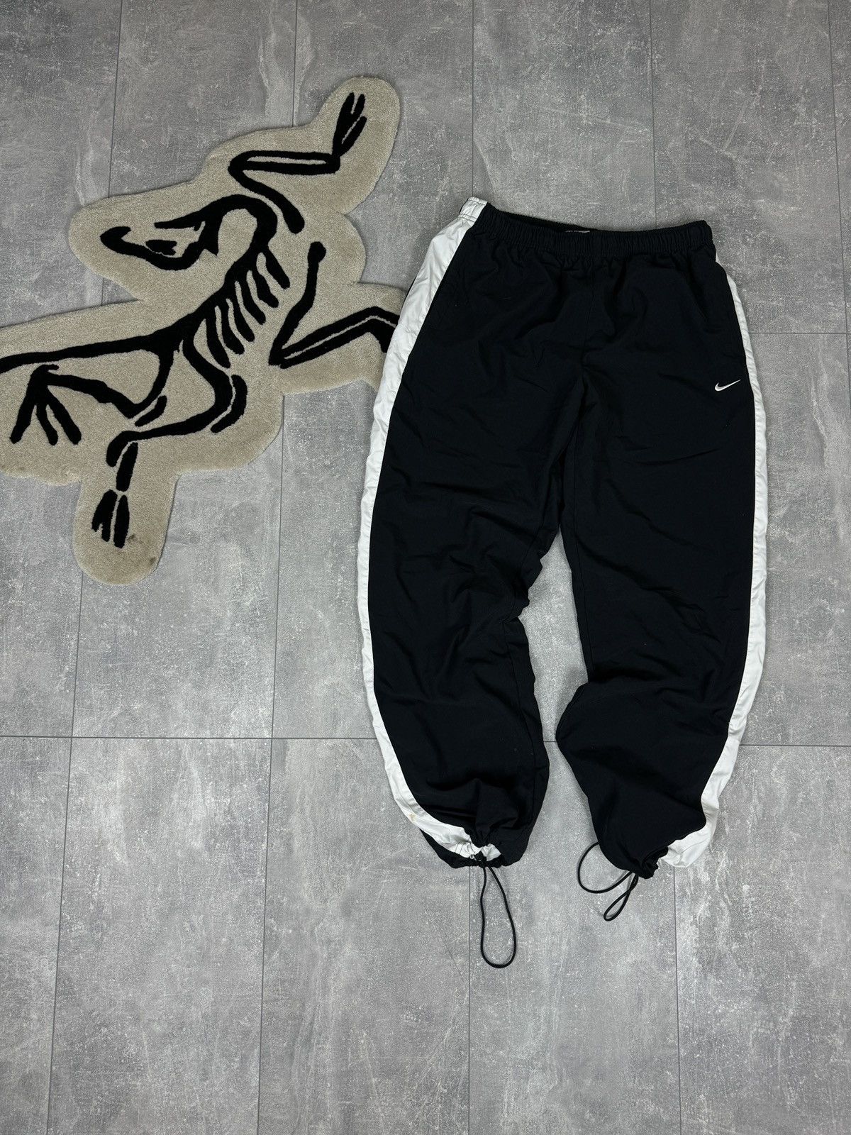 Nike × Vintage Mens Vintage Nike drill pants sweatpants swoosh black rare Size US 32 / EU 48 - 1 Thumbnail
