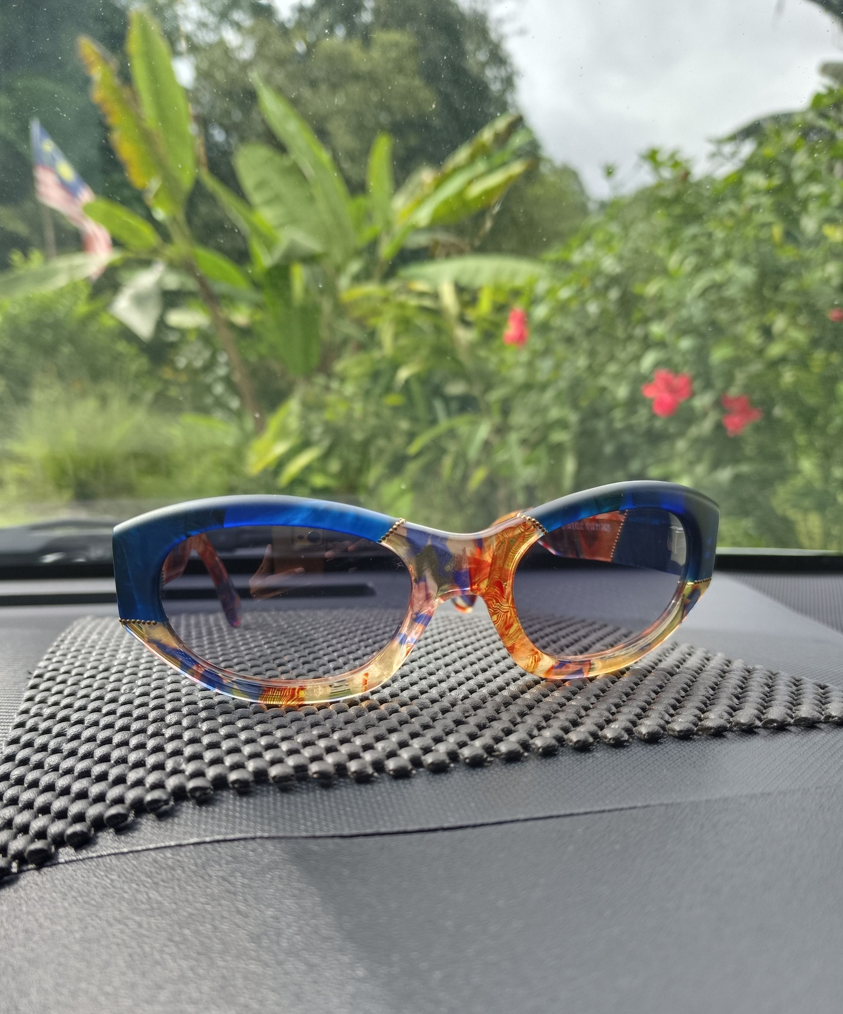 Emmanuelle Khanh Emmanuelle Khanh Paris Oversized Cat-Eye Sunglasses Size ONE SIZE - 1 Thumbnail