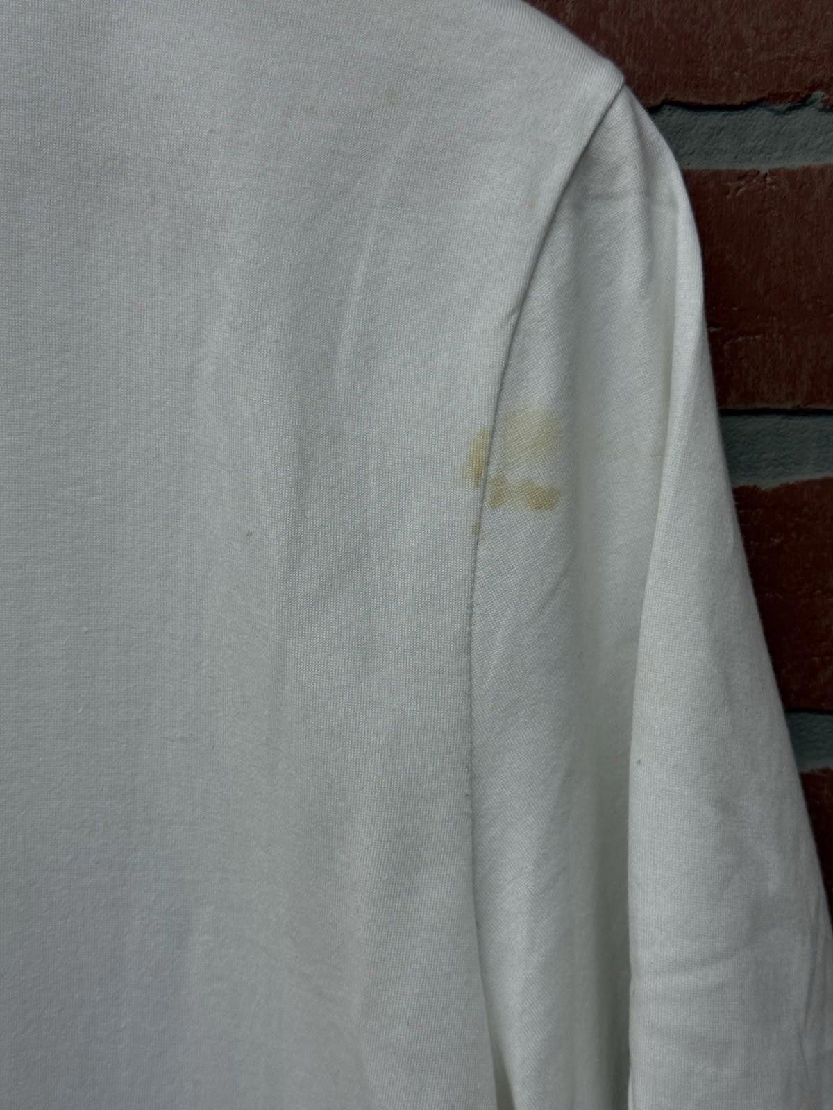 Louis Vuitton LOUIS VUITTON T-Shirt LV Tee Velvet Patch (Large) STAINS Size US L / EU 52-54 / 3 - 7 Thumbnail