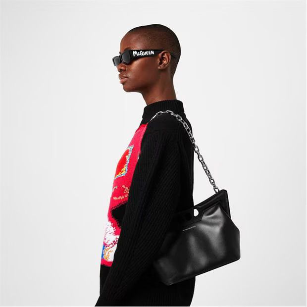 Alexander McQueen o1g2r1mq0824 Size: OS / Sunglasses in Black Size ONE SIZE - 5 Thumbnail