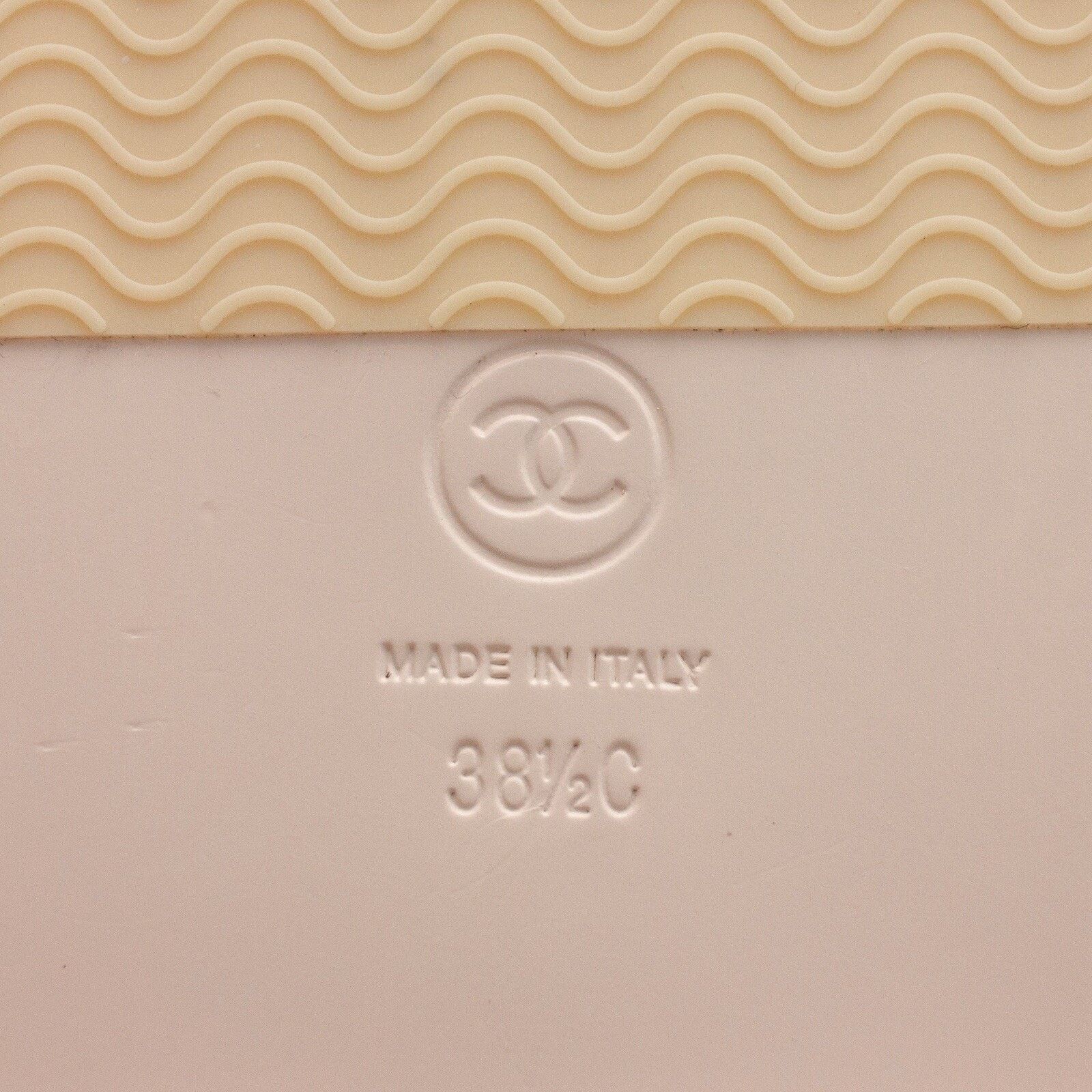 Chanel 1950$ CHANEL 2022 Calfskin Dad Medallion Sandals Pink 38 1/2 Size US 8.5 / IT 38.5 - 14 Thumbnail
