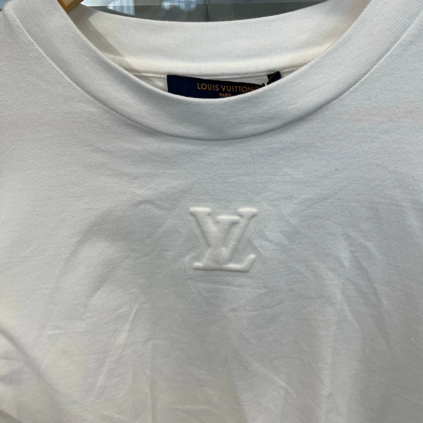 Louis Vuitton LV White Bestseller Embossed Tee M Near New #11613F Size US M / EU 48-50 / 2 - 4 Thumbnail