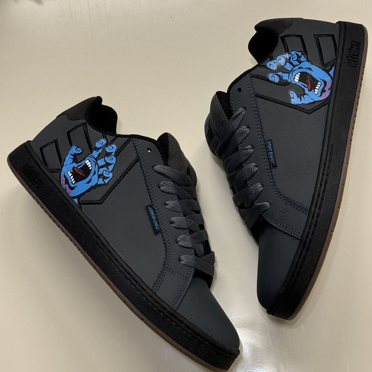 image of Etnies Santa Cruz Skateboard Shoes Sample Size 9 in Black, Men's