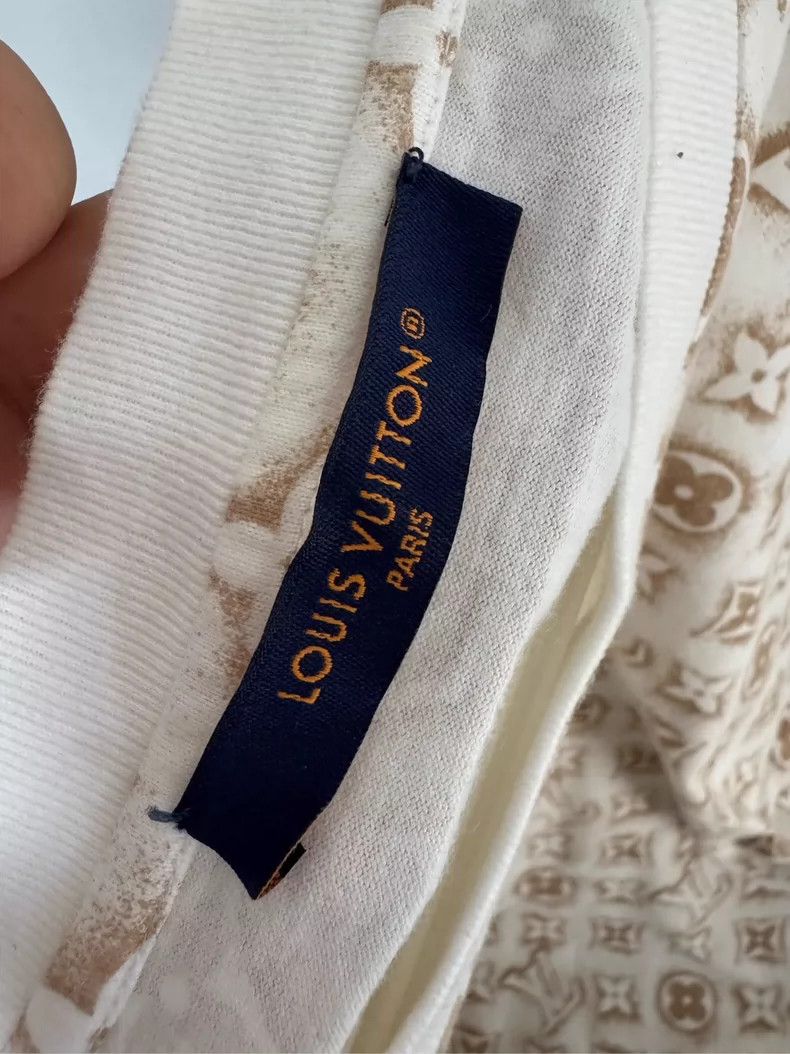 Louis Vuitton Louis Vuitton Beige short-sleeved T-shirt with full logo s Size US XL / EU 56 / 4 - 3 Thumbnail