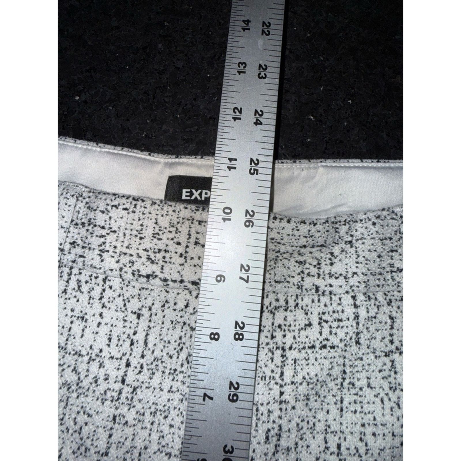 Express EXPRESS COLUMNIST ANKLE BLACK WHITE TEXTURED PRINT PANTS 8 Size 30" / US 8 / IT 44 - 9 Thumbnail