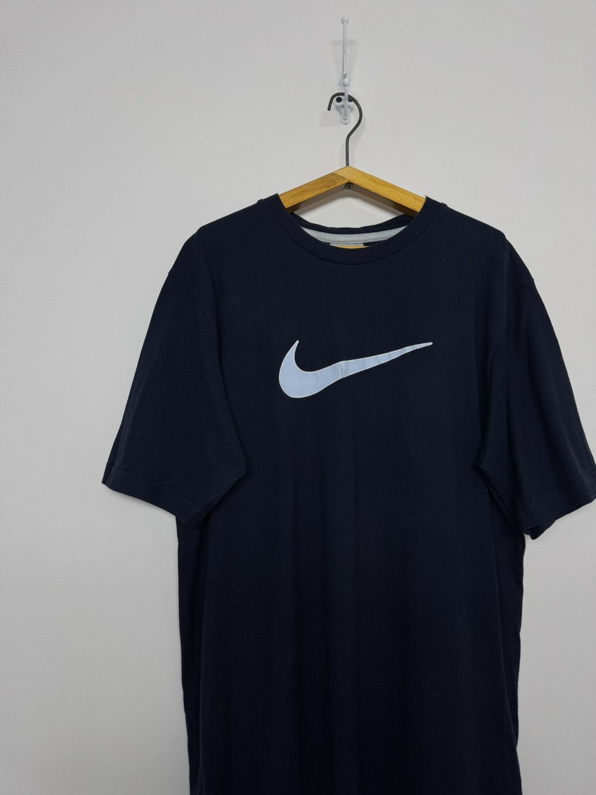 Nike Vintage Nike Center Swoosh T Shirt Tee Big Logo Spellout Y2K Size US L / EU 52-54 / 3 - 6 Thumbnail