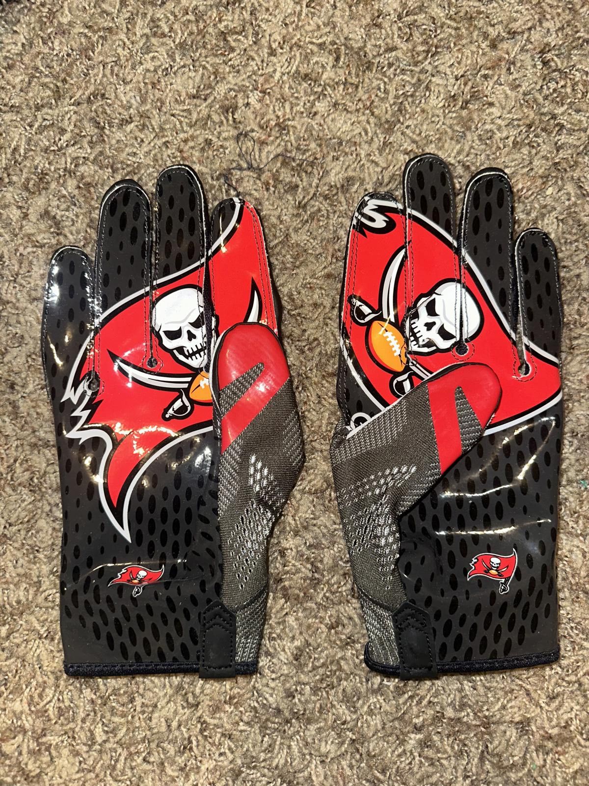 Nike Nike NFL Tampa Bay Buccaneers Vapor Knit On Field Football Gloves Size ONE SIZE - 5 Thumbnail