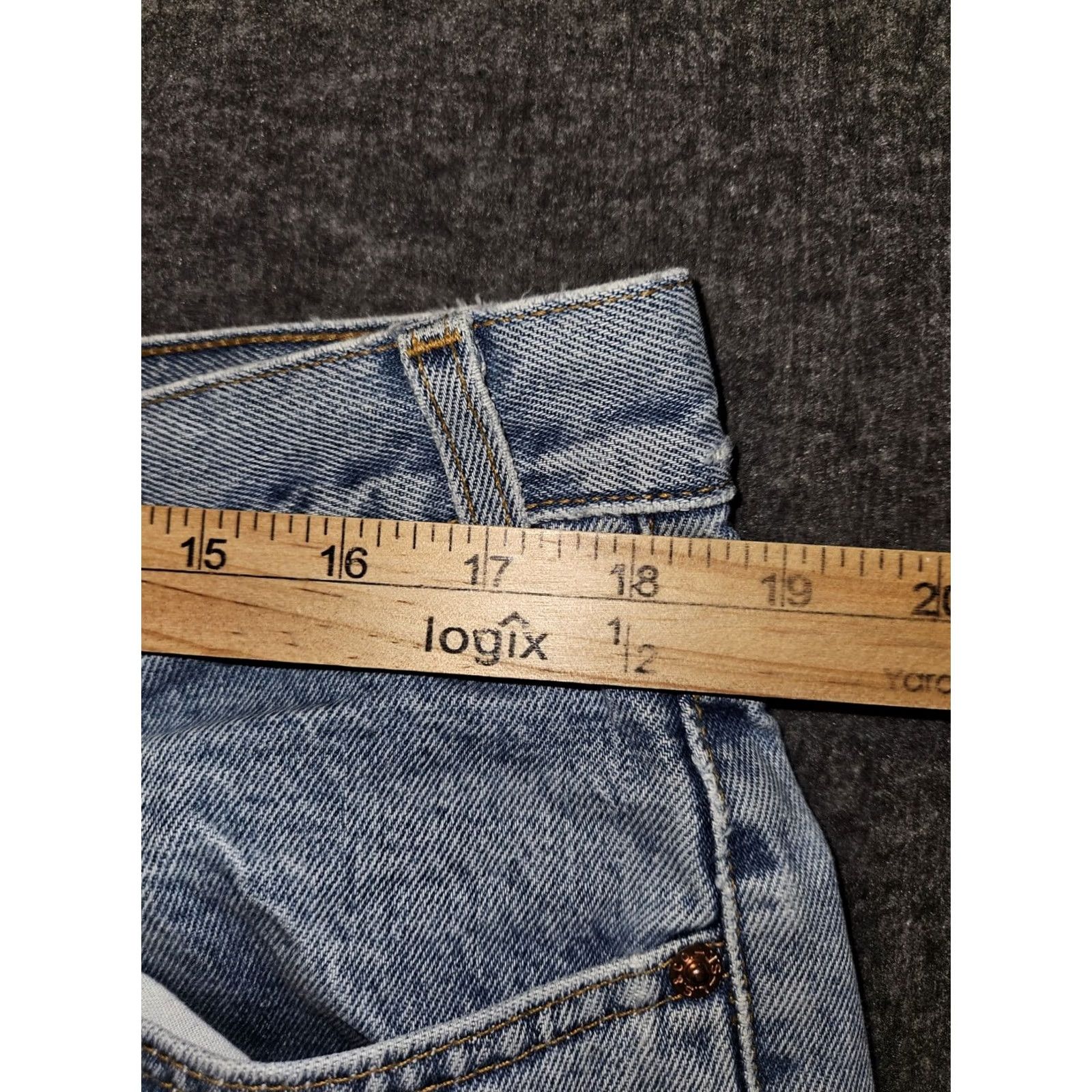 Levi's VINTAGE Levi's 550 Jeans Men 38x34 Relaxed Straight 90s Grunge Blue Denim Distressed Womens? Size US 38 / EU 54 - 4 Thumbnail