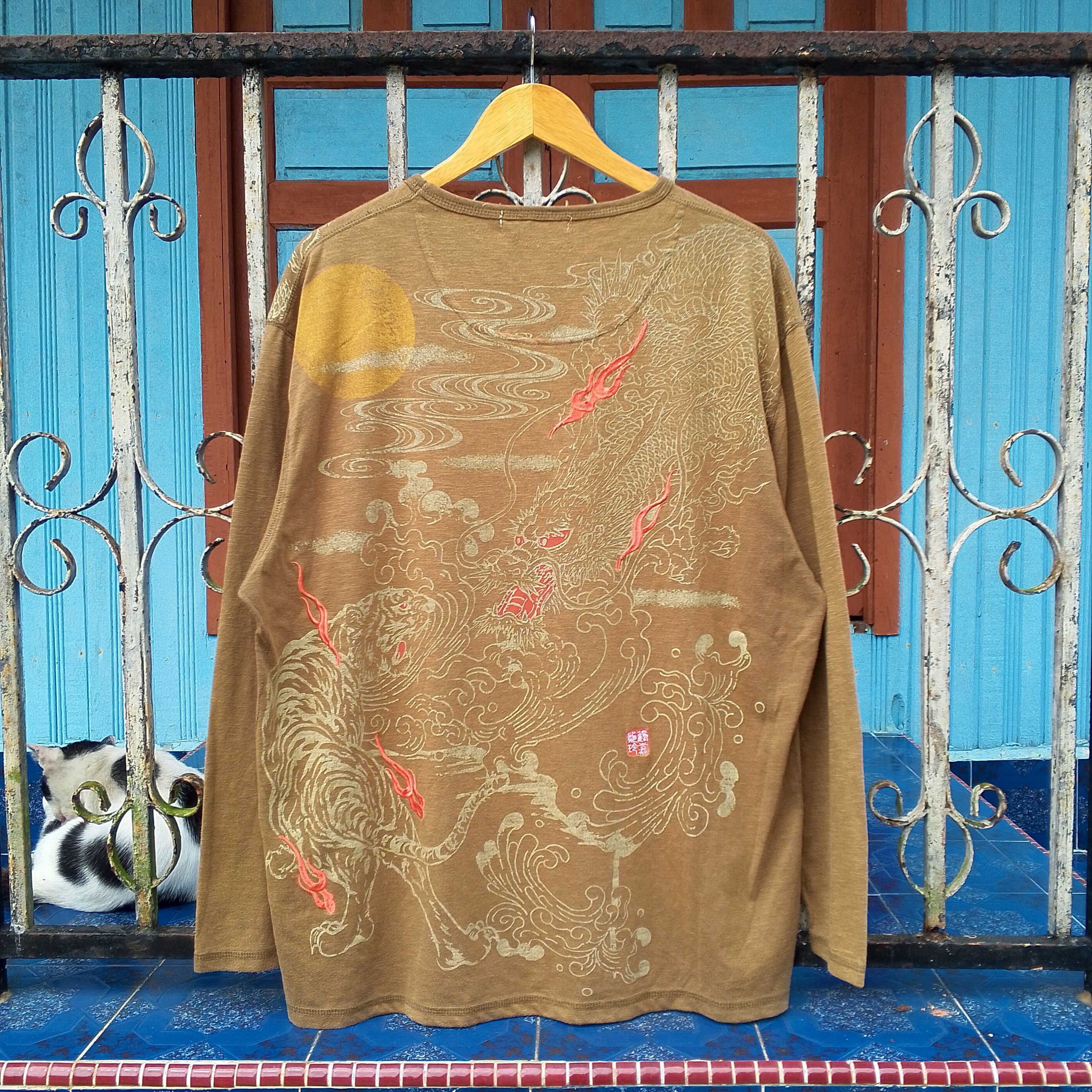 Japanese Brand Vintage Sukajan Sourvenir Tiger & Dragon Embroidery Tshirt Size US XL / EU 56 / 4 - 1 Thumbnail