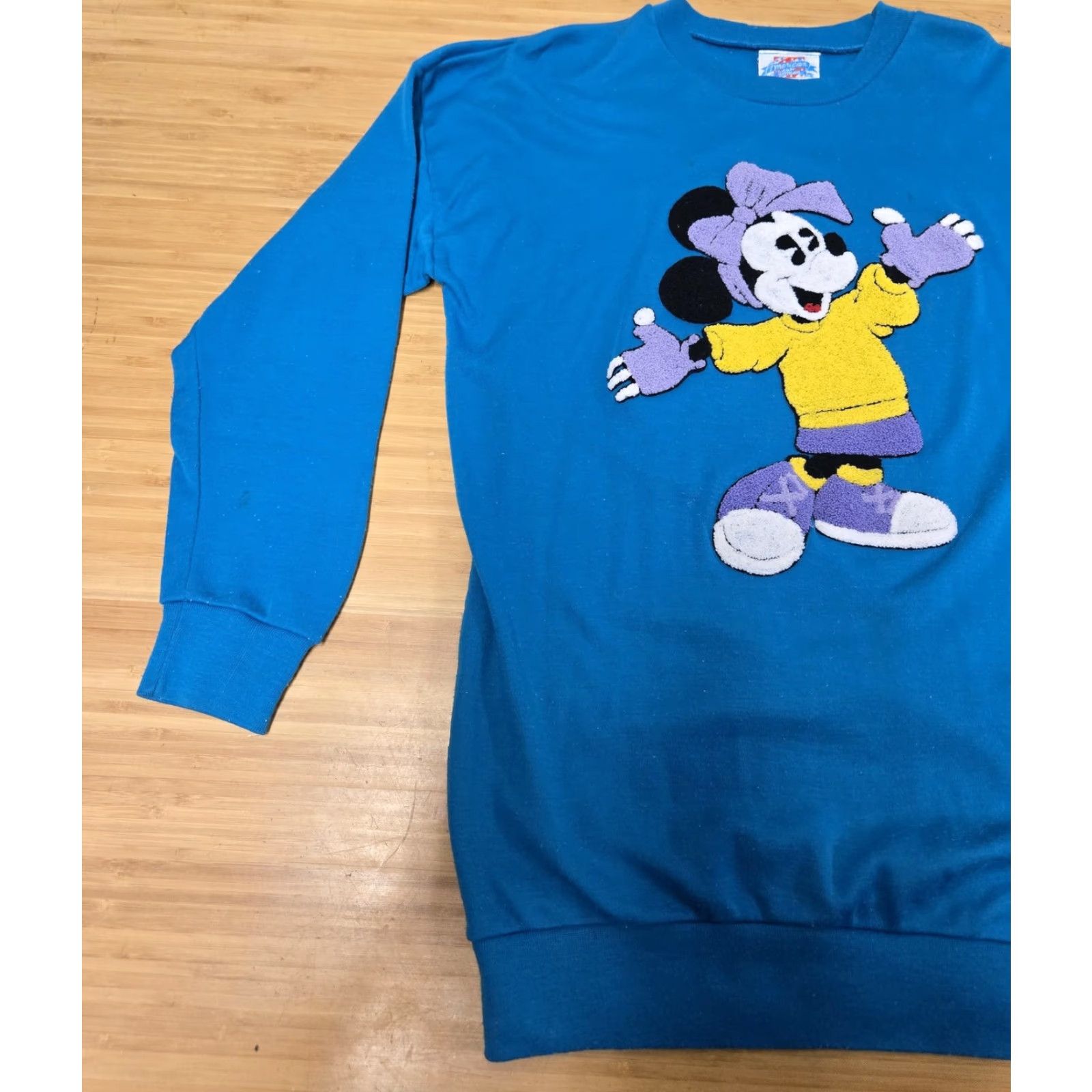 Disney VINTAGE Disney Minnie Mouse Sweatshirt Womens Small Blue Chenille Crewneck 90s Size S / US 4 / IT 40 - 3 Thumbnail