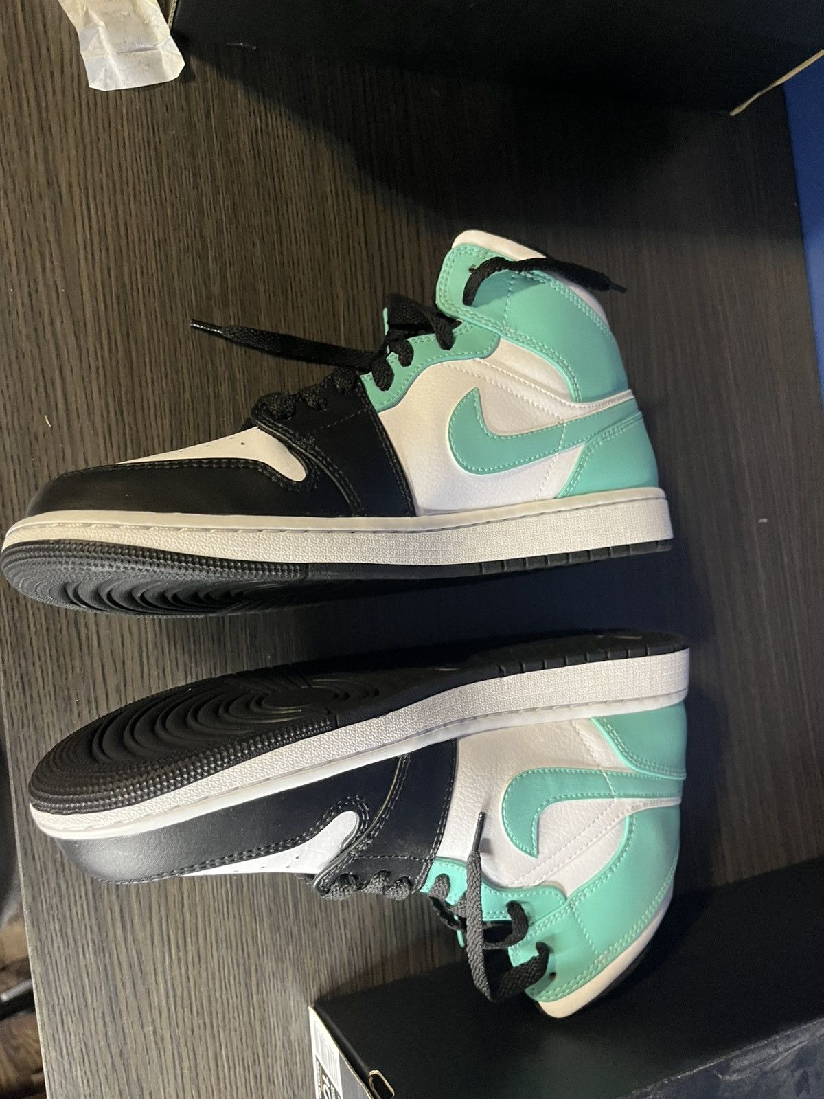 Jordan Brand Jordan 1 Mid Tropic Twist Size US 10 / EU 43 - 3 Thumbnail