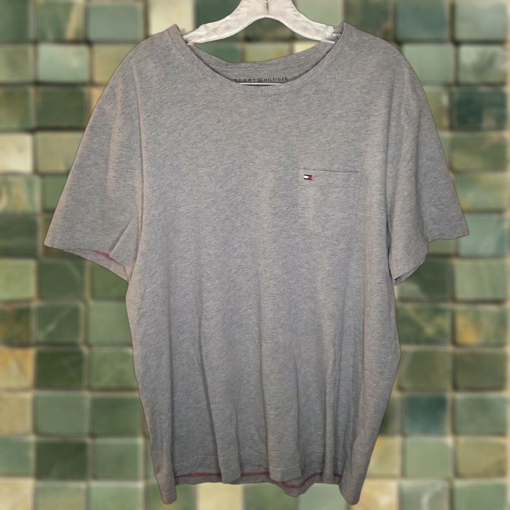 Tommy Hilfiger Tommy Hilfiger T-Shirt Mens Gray Short Sleeve L Size - Adult Casual Tee, 90s/2000s Style (Hole Near Collar) Size US L / EU 52-54 / 3 - 1 Thumbnail