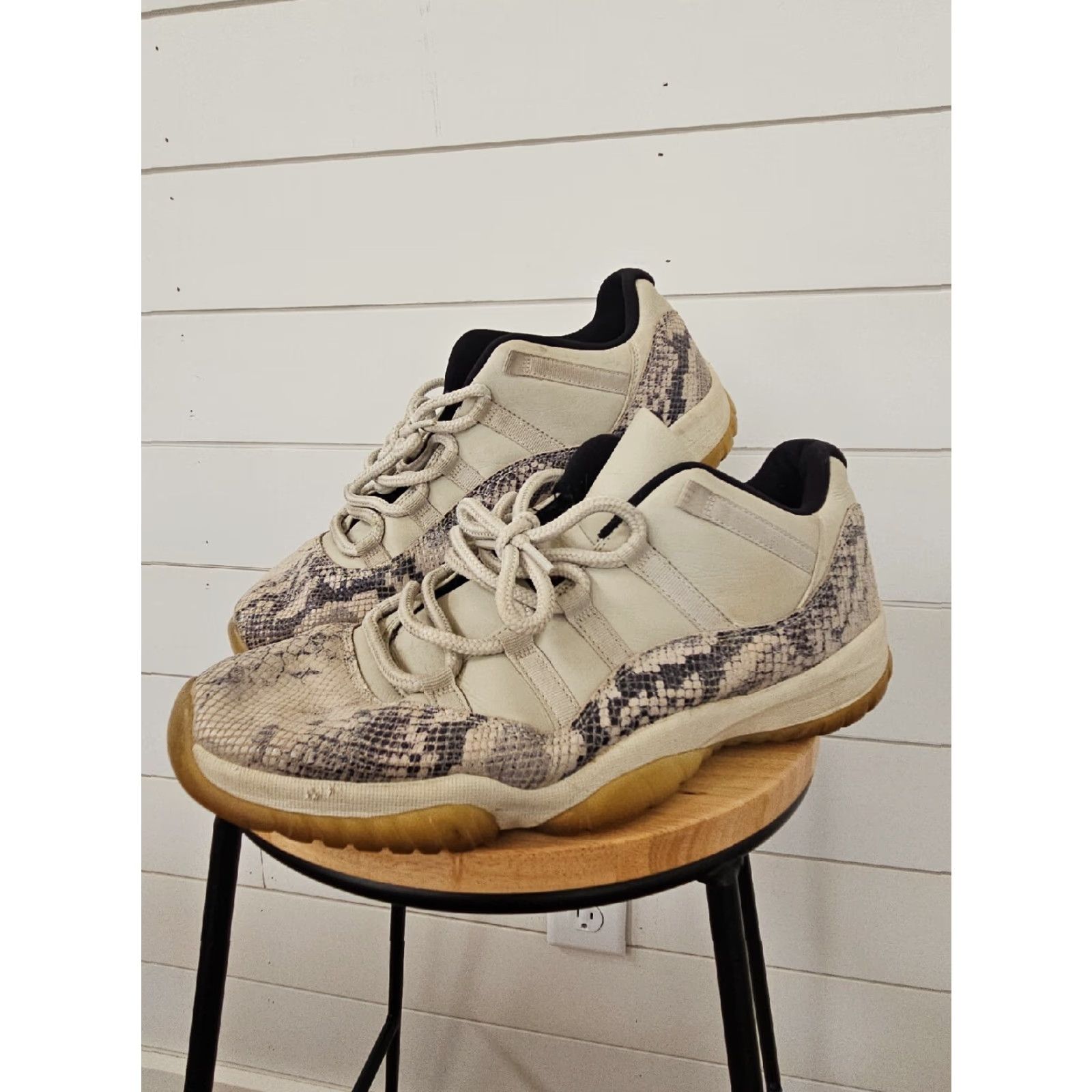 Nike VINTAGE Nike Air Jordan 11 XI Retro Low Snakeskin Light Bone Mens 13 CD6846-002 Size US 13 / EU 46 - 3 Thumbnail