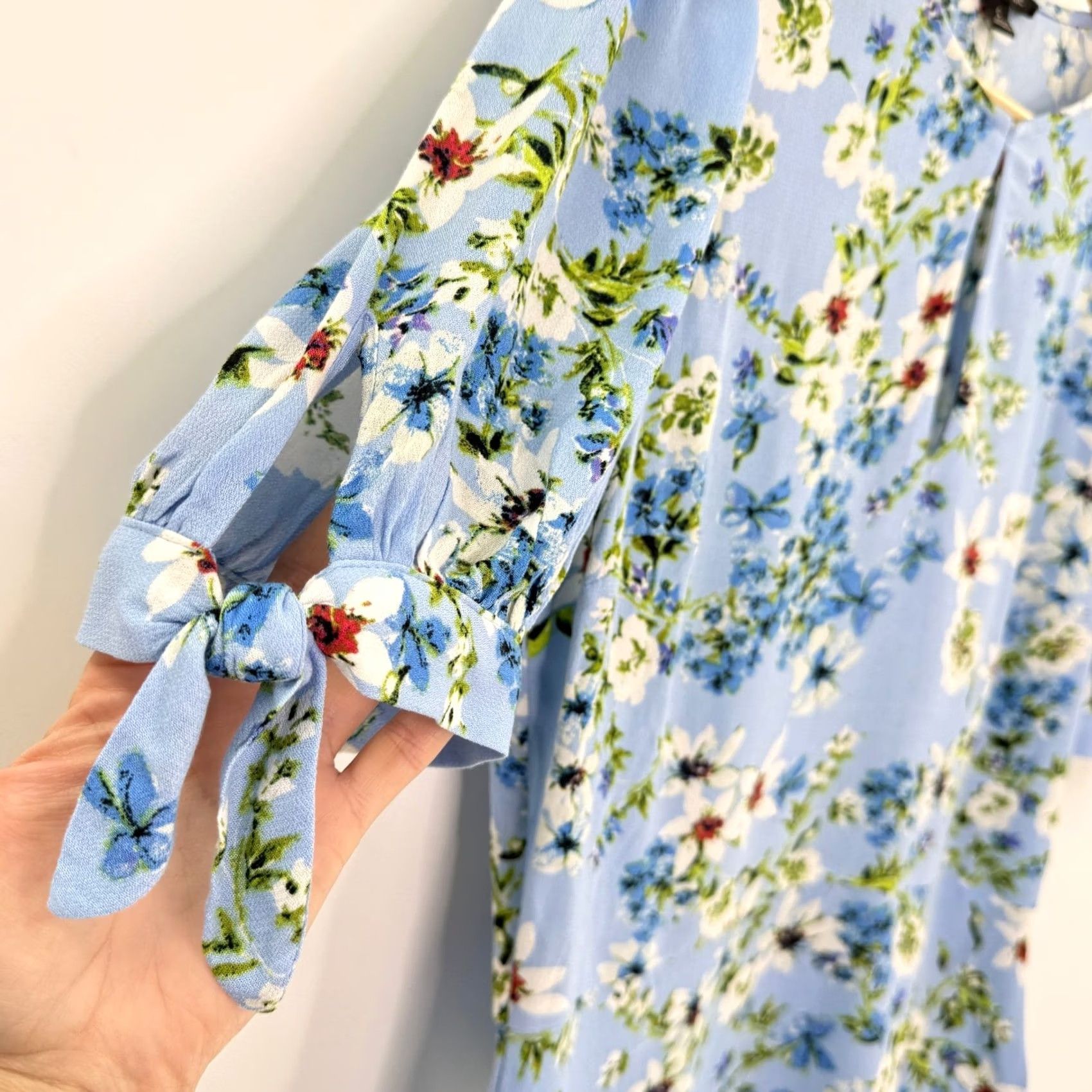 Banana Republic Banana Republic Floral Peplum Top Sm Light Blue Keyhole Tie Sleeve Romantic Boho Size S / US 4 / IT 40 - 6 Thumbnail