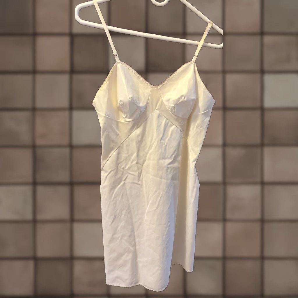 Vintage VINTAGE Vanity Fair Nylon Full Slip Women’s Small Ivory 1970s Rockabilly 34 Chest Size ONE SIZE - 1 Thumbnail
