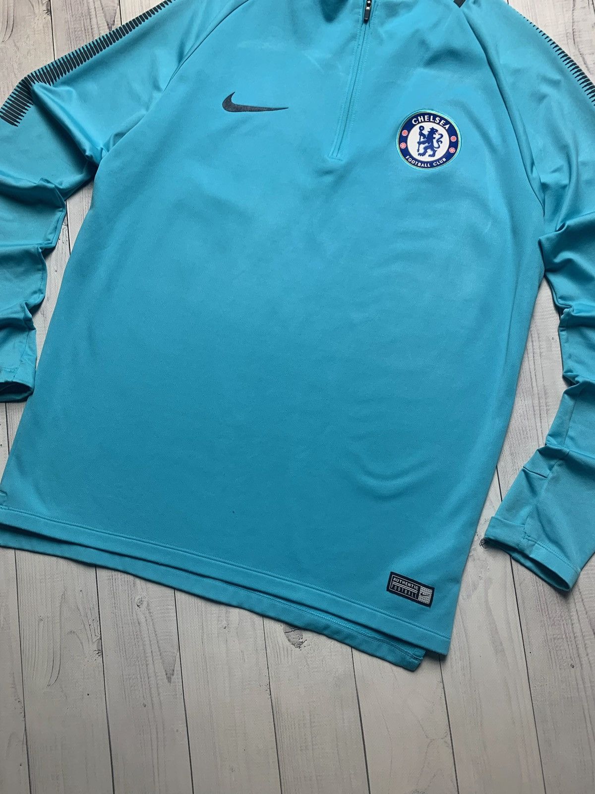 Nike × Vintage Vintage Nike Chelsea soccer sweatshirt blue size M Size US M / EU 48-50 / 2 - 3 Thumbnail