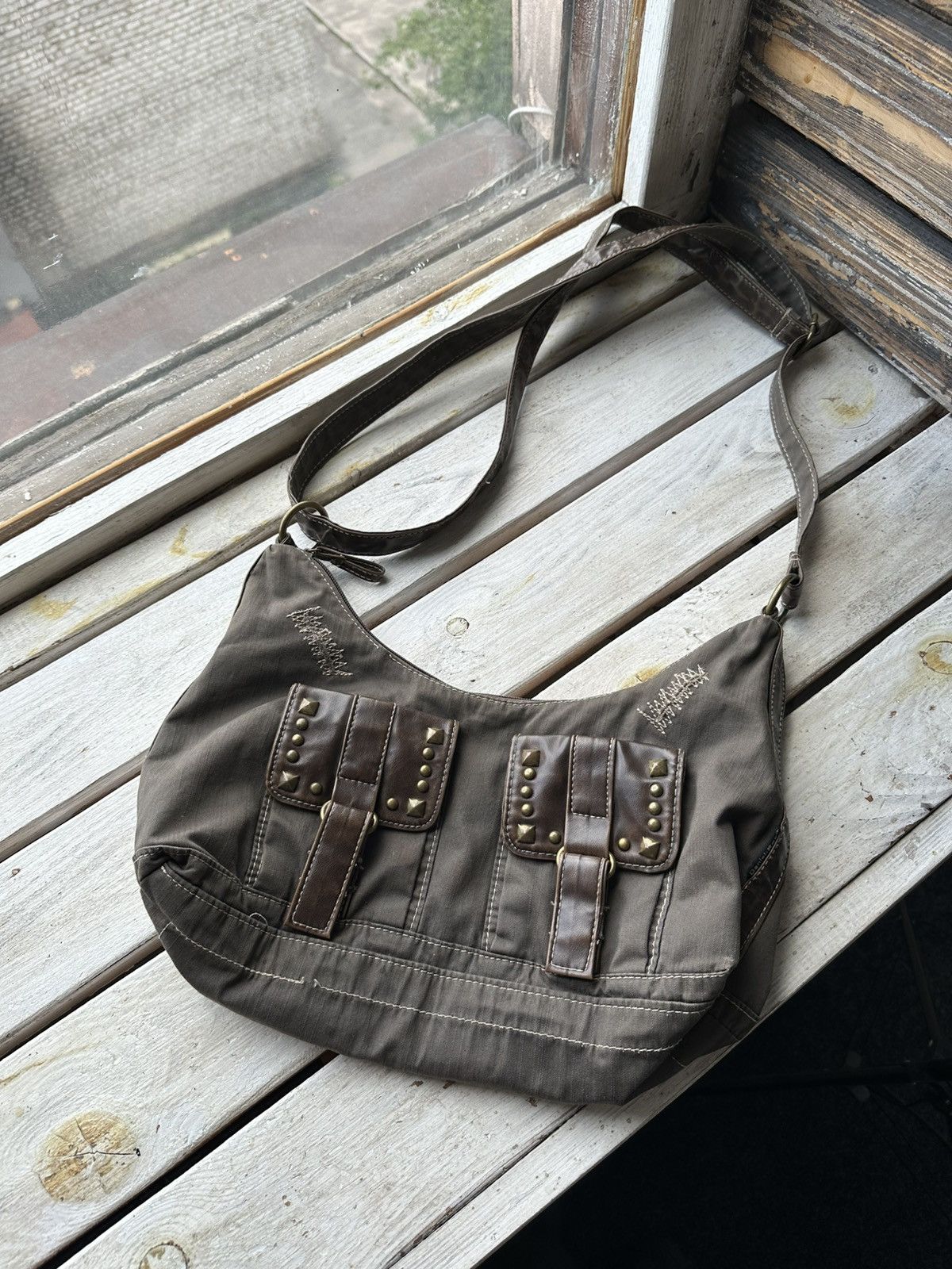 Japanese Brand 🚨Y2K AVANT-GARDE 🚨mesh silver Japan style hand bag Y2K 90s Size ONE SIZE - 1 Thumbnail
