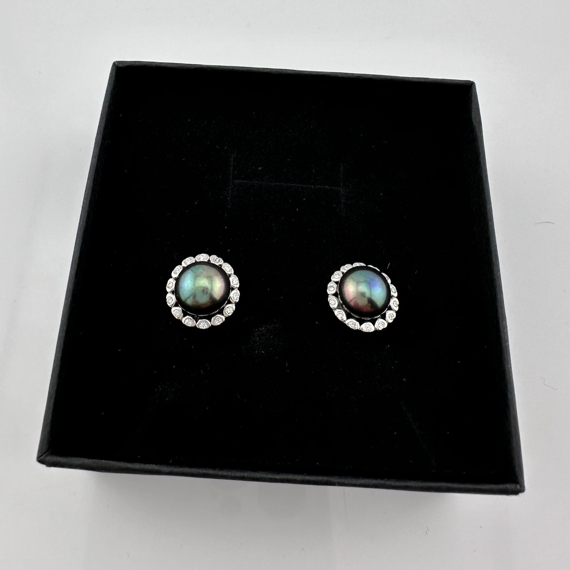 Other Peacock Pearl Halo Stud Earrings Size ONE SIZE - 12 Thumbnail