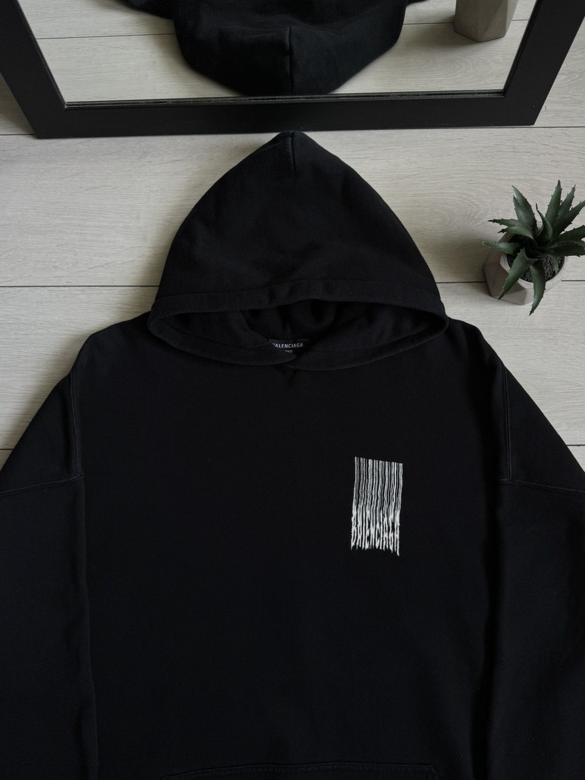 Balenciaga Balenciaga Unifit Barcode Logo Ovesized Hoodie Size US L / EU 52-54 / 3 - 12 Thumbnail