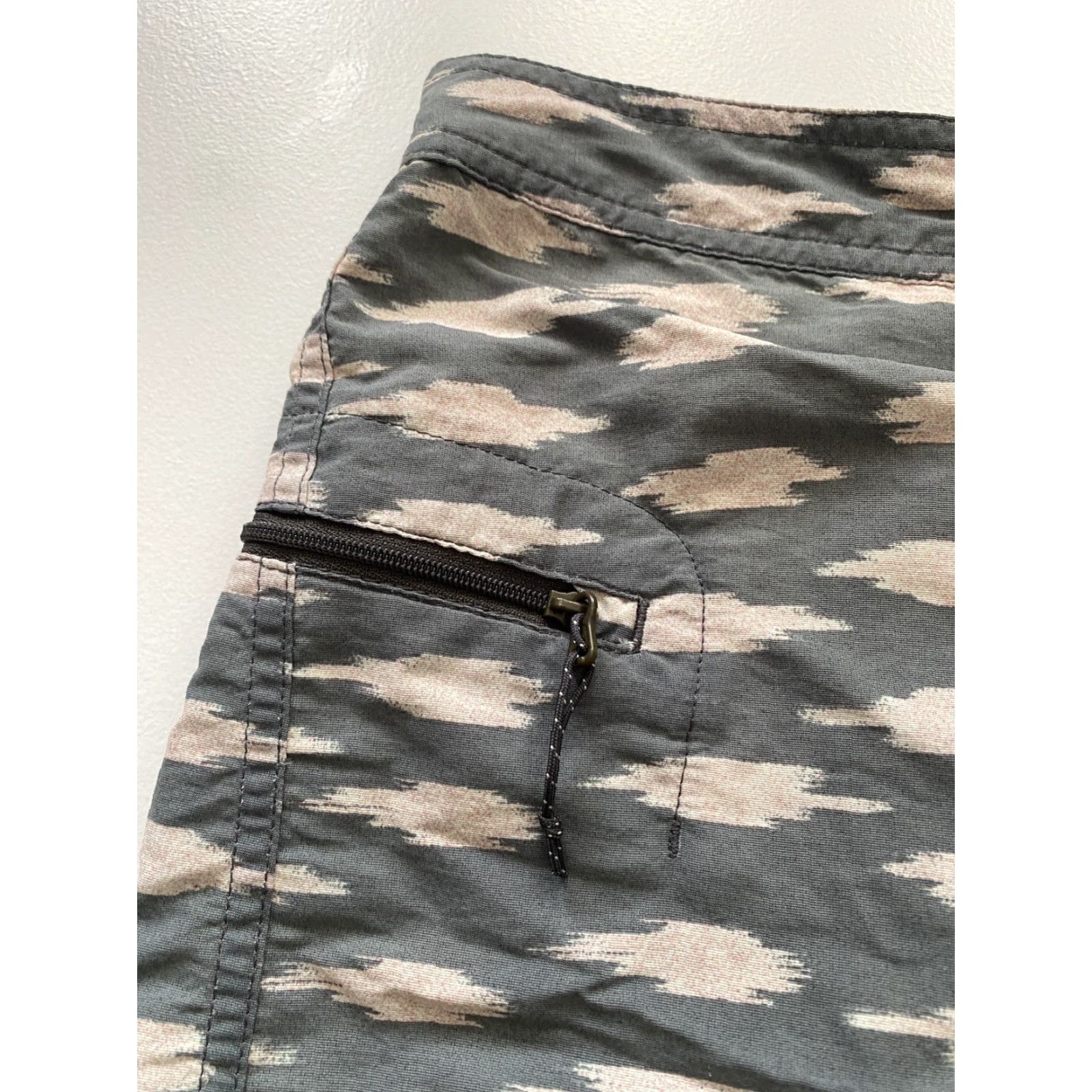 Patagonia Patagonia Wavefarer Board Shorts Men 9" Sz 34 Gray Spotted Beach Outdoor Drawstring Board Shorts Mens Size US 34 / EU 50 - 6 Thumbnail