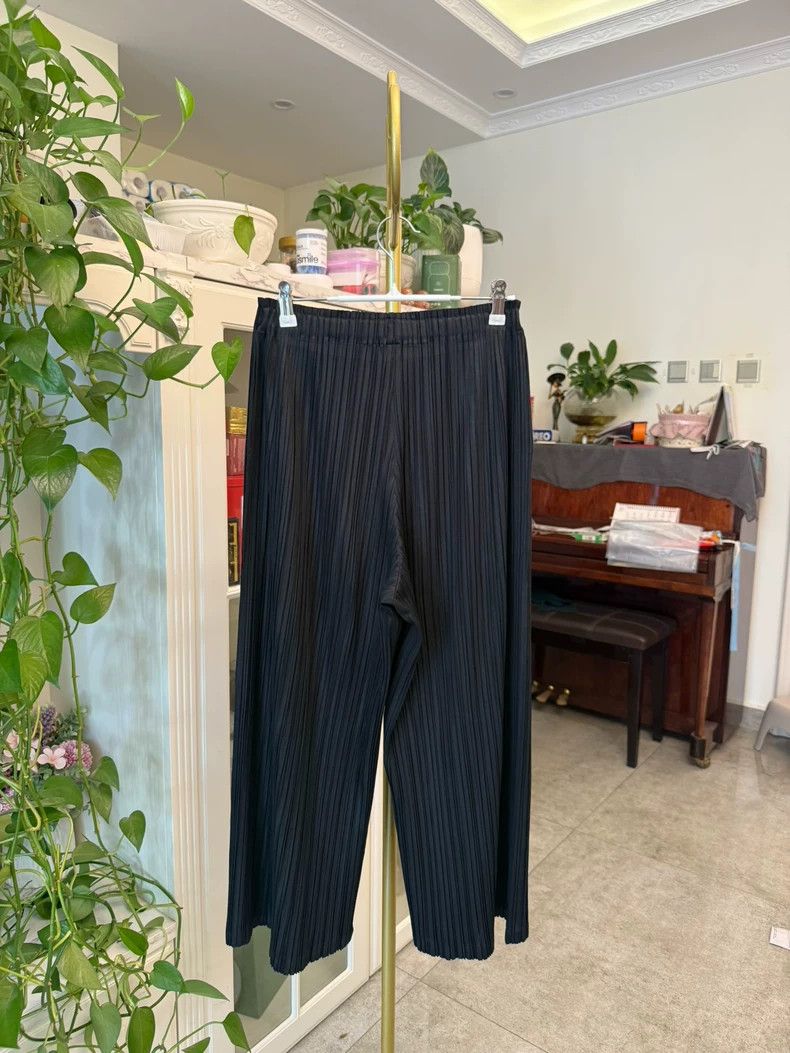 Issey Miyake Issey Miyake size:3 Soft black pleated trousers Size 31" - 4 Thumbnail