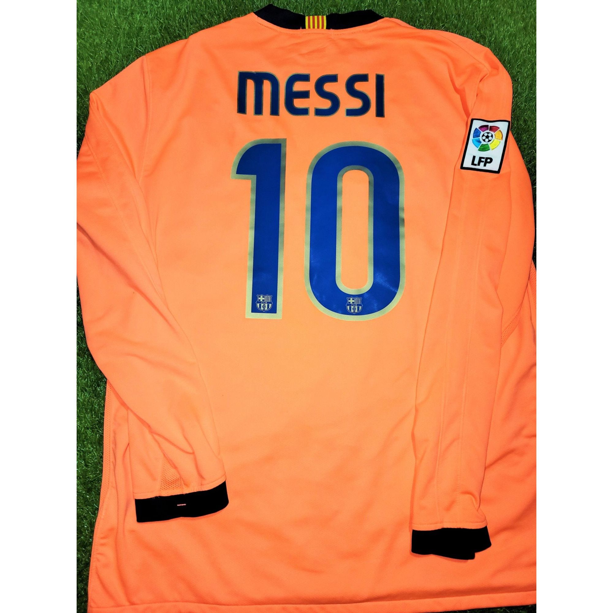 image of Nike Messi Barcelona 2009 2010 Away Long Sleeve Soccer Jersey XL in Pink, Men's