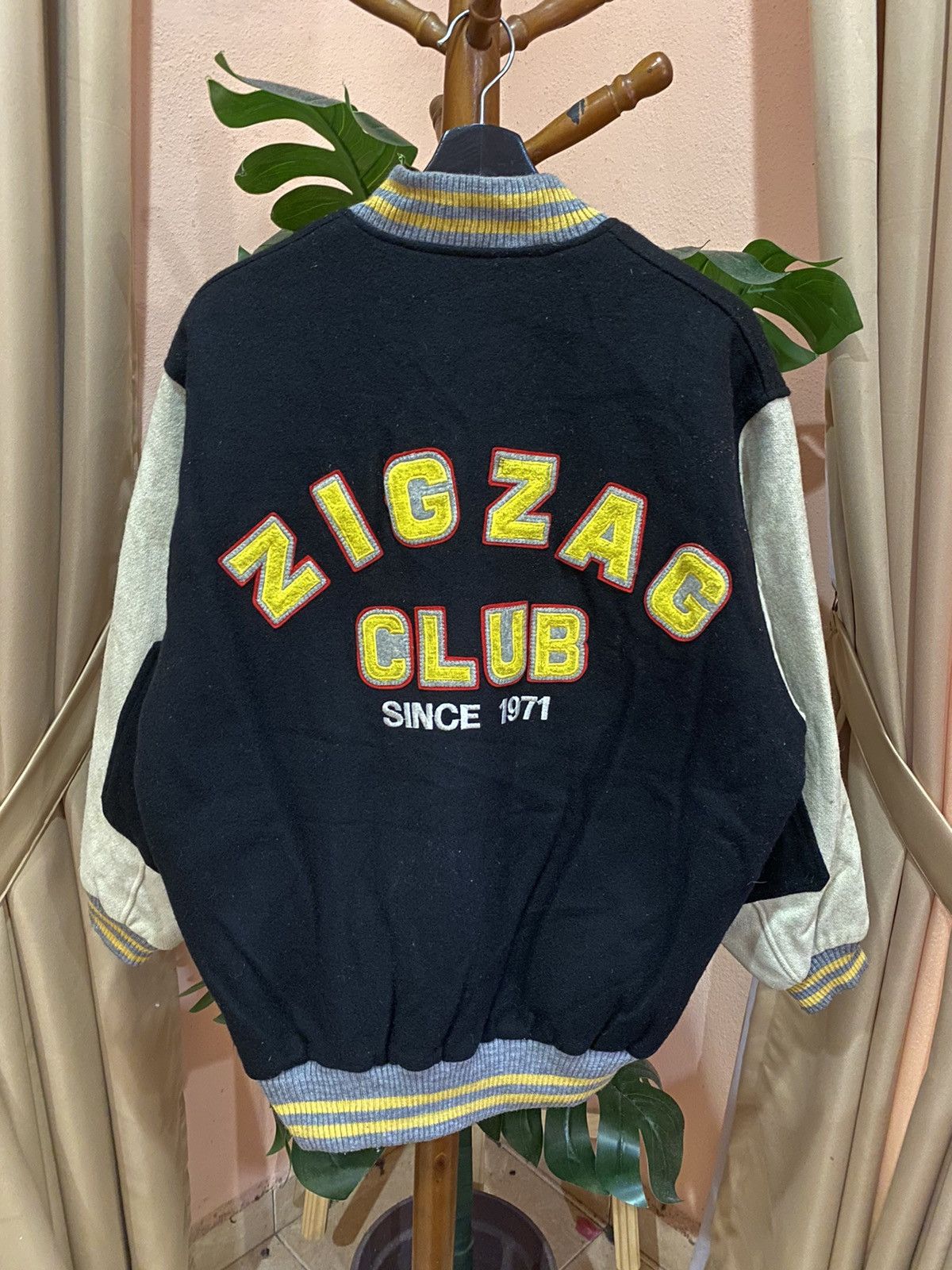 Japanese Brand Vintage Zigzag Club Varsity Jacket Retro Letterman Jacket Size US L / EU 52-54 / 3 - 5 Thumbnail