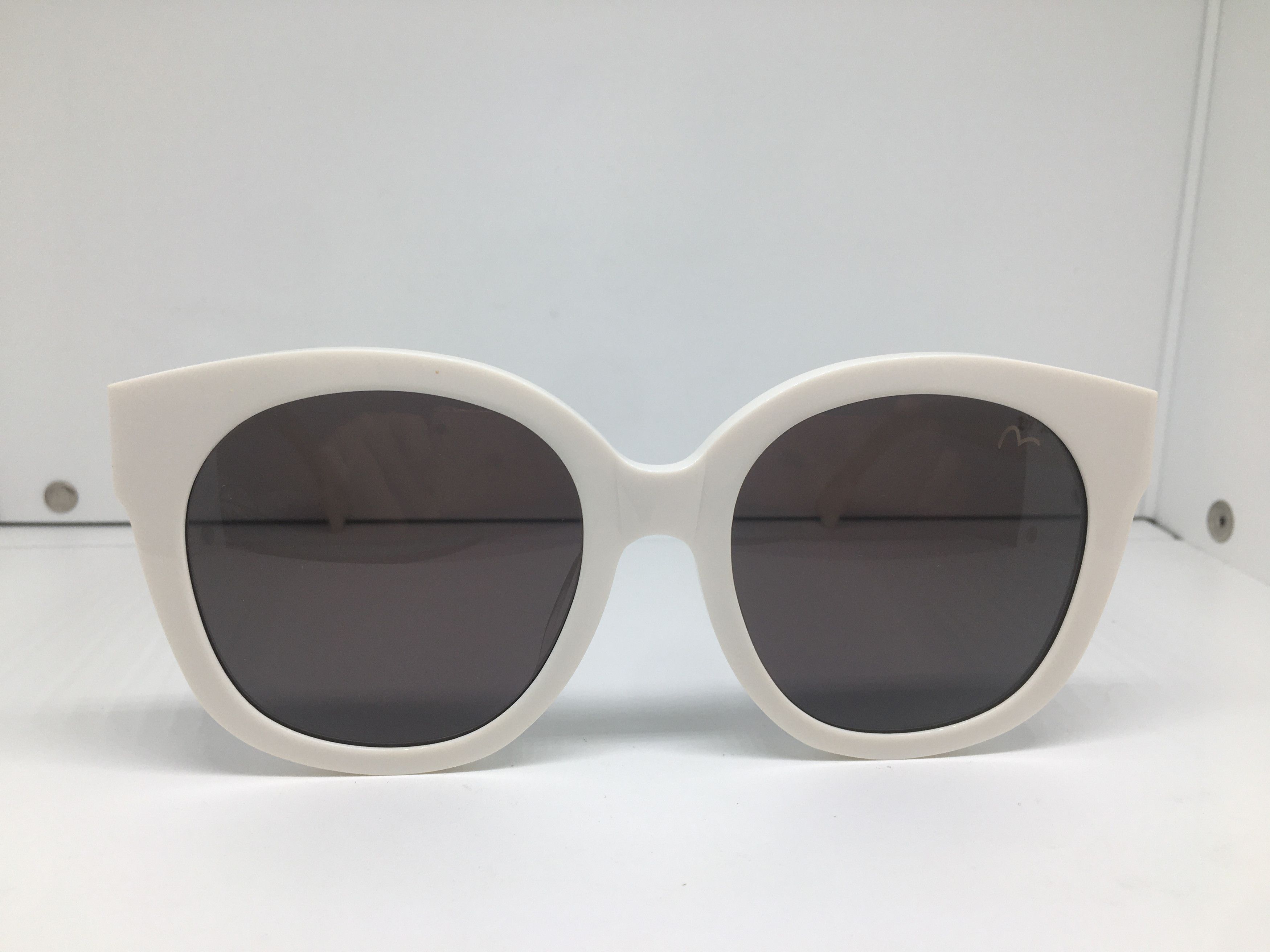 Evisu Evisu 2030 White Acetate Oversize Sunglasses Frame Size ONE SIZE - 1 Thumbnail