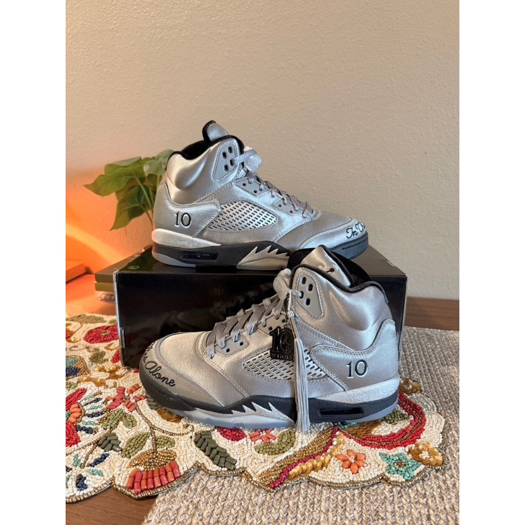 Jordan Brand × Nike Women's Jordan 5 Retro Wings Medium Grey Black Silver Size US 9 / IT 39 - 1 Thumbnail