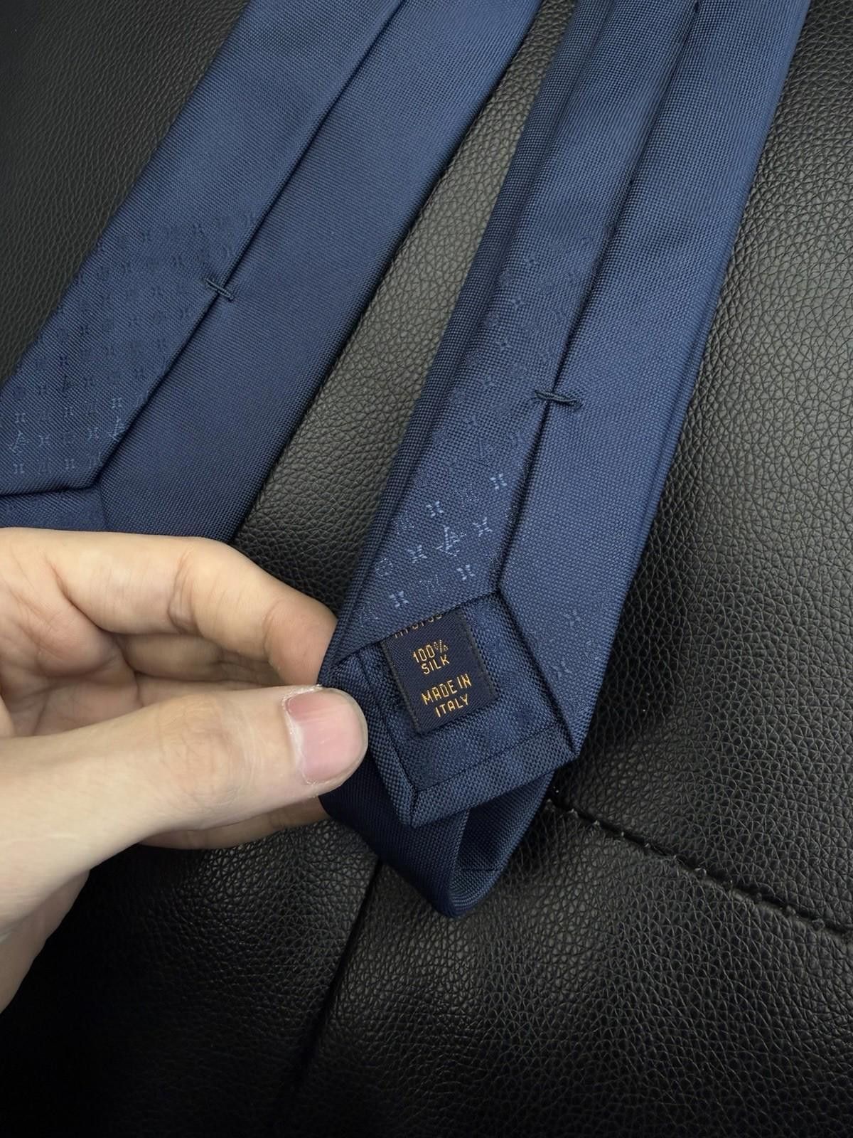 Louis Vuitton Louis Vuitton Tie Silk 100 % Authentic Monogram Tie , Blue Size ONE SIZE - 8 Thumbnail