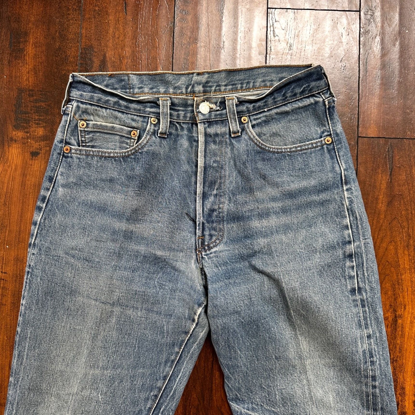 Levi's VINTAGE Levi's 501 XX Jeans 80s Redline Distressed Light Wash Classic Fit 33x38 Blue USA Mens Size US 33 - 2 Thumbnail