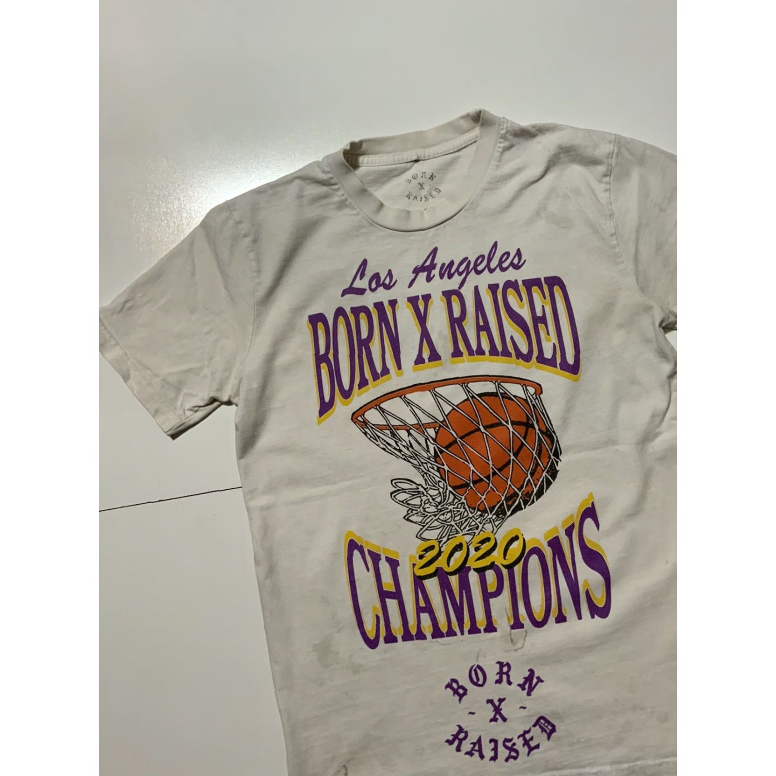 Born X Raised VINTAGE Born X Raised Los Angeles Lakers 2020 Champions Basketball Graphic T-Shirt Sz. S Mens White 90s Size US S / EU 44-46 / 1 - 3 Thumbnail