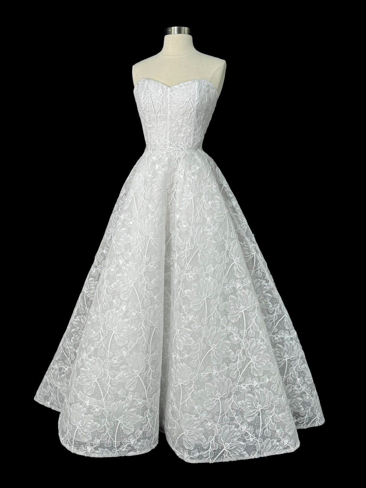 Other Preloved US 2 Embroidery Lace Anna Augusta Bridal Gown Size XS / US 0-2 / IT 36-38 - 1 Thumbnail
