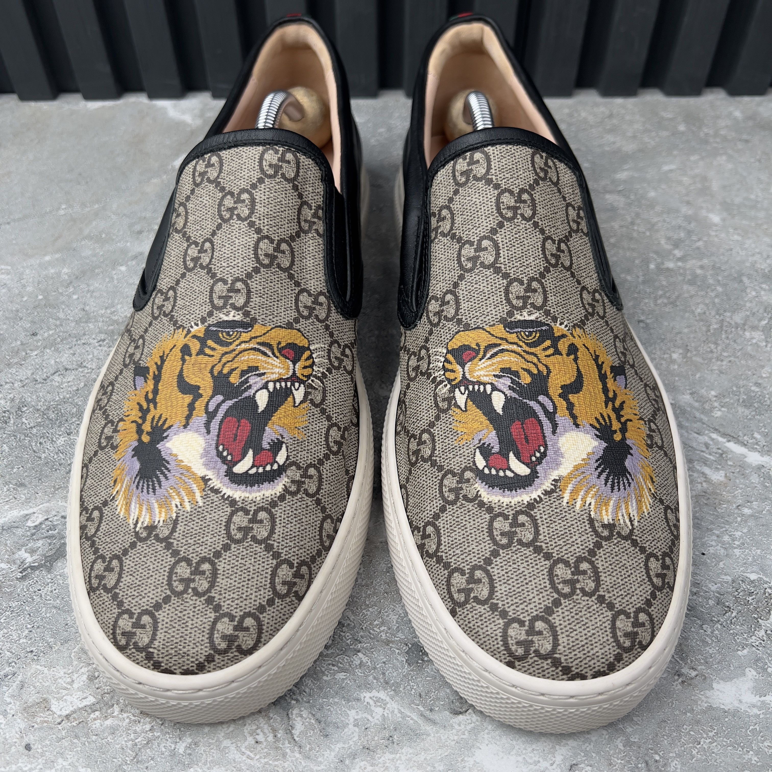 Gucci Gucci Dublin Tiger GG Supreme Slip-On Leather Size US 12 / EU 45 - 4 Thumbnail