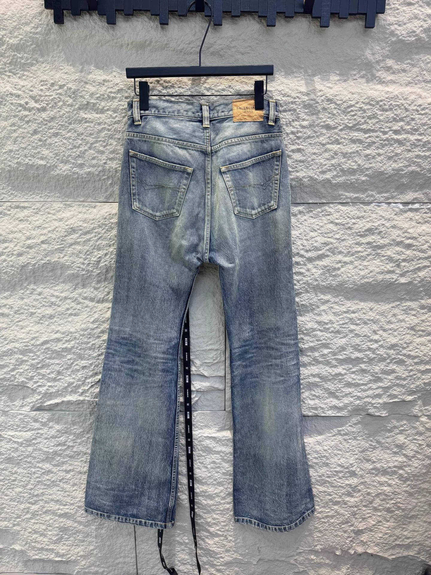 Balenciaga Balenciaga SS23 Ice Blue Washed Mid-Rise Flared Jeans Unisex Size 24" / US 00 / IT 34 - 4 Thumbnail