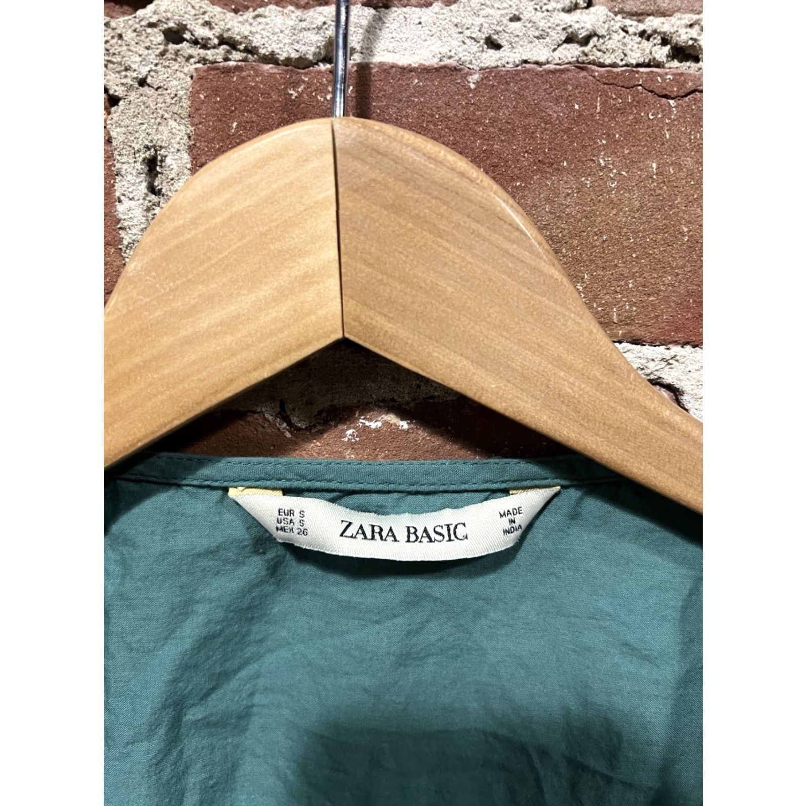 Zara Zara Green Long Sleeve Blouse Shirt Womens Size S Pullover Crew Neck Slim Basic Shirt Size S / US 4 / IT 40 - 3 Thumbnail