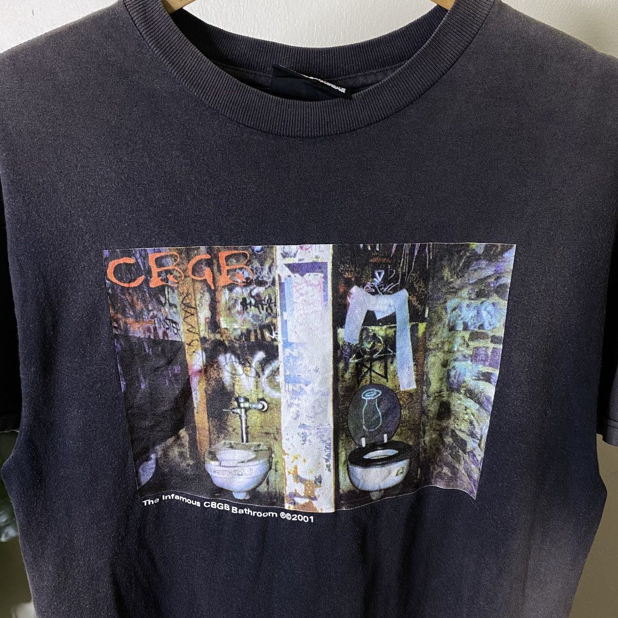 Vintage 2001 The Infamous CBGB Bathroom Sunfaded T Shirt Size US M / EU 48-50 / 2 - 2 Thumbnail