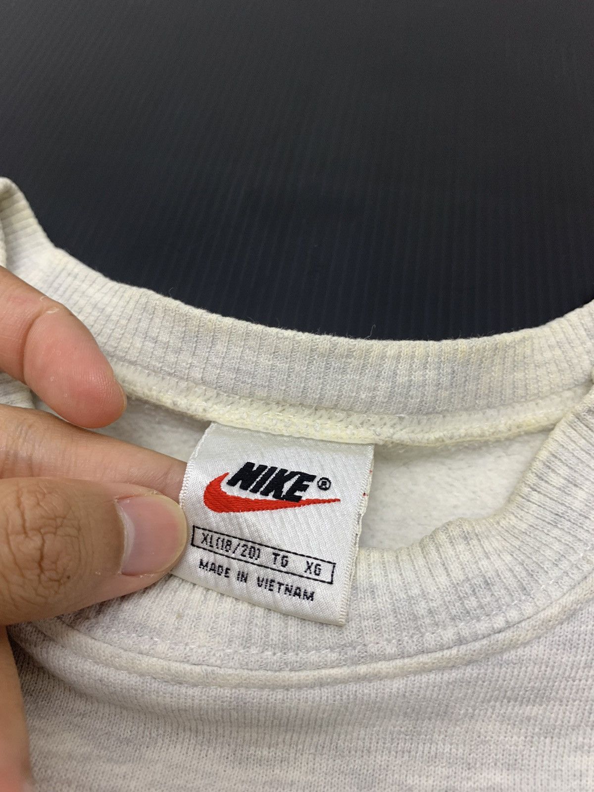 Nike Vintage 90s Nike Swoosh Big Logo Embroided Sweatshirt Size US M / EU 48-50 / 2 - 6 Thumbnail