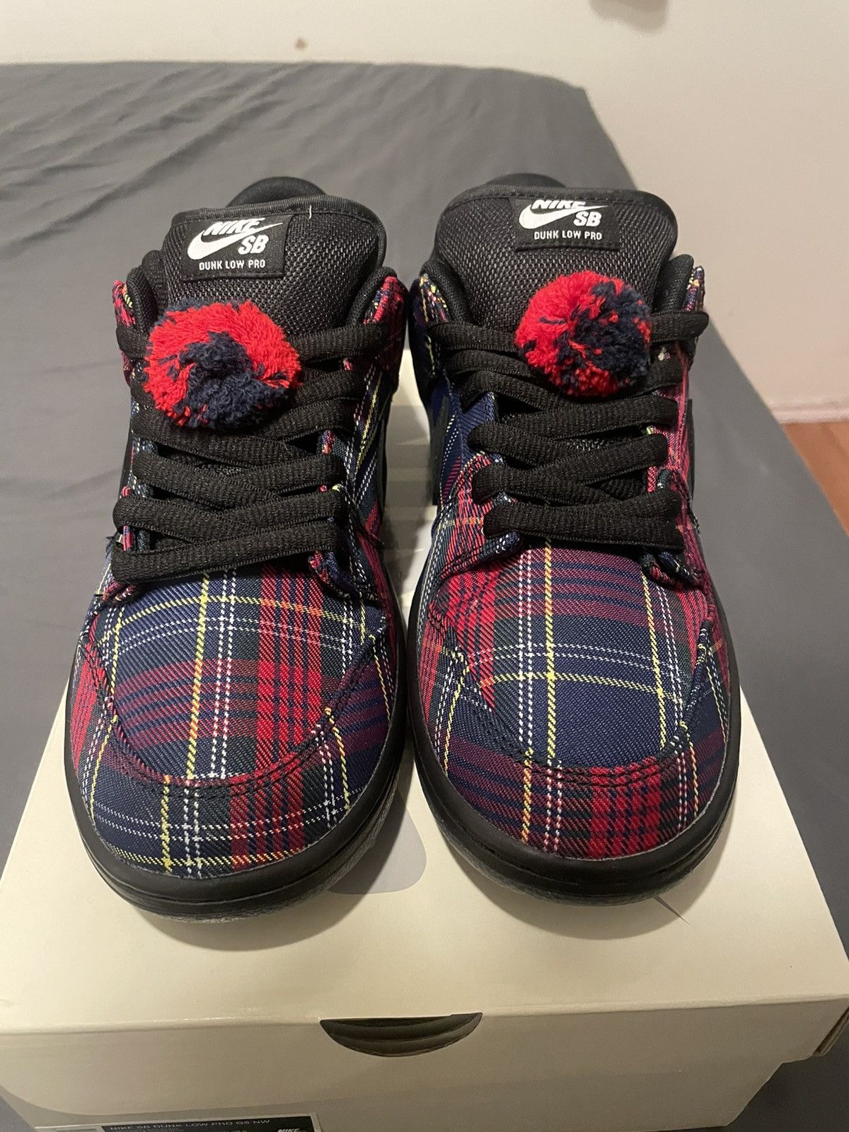 Nike SB Nike SB Dunk Low Nardwuar Size US 10.5 / EU 43-44 - 2 Thumbnail