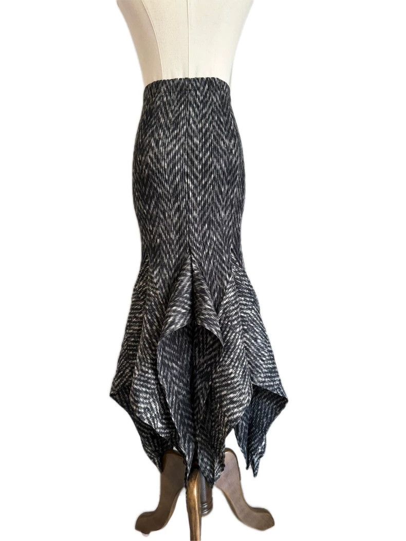 Issey Miyake Issey Miyake size:M Black main line fishtail dress Size 23" - 2 Thumbnail